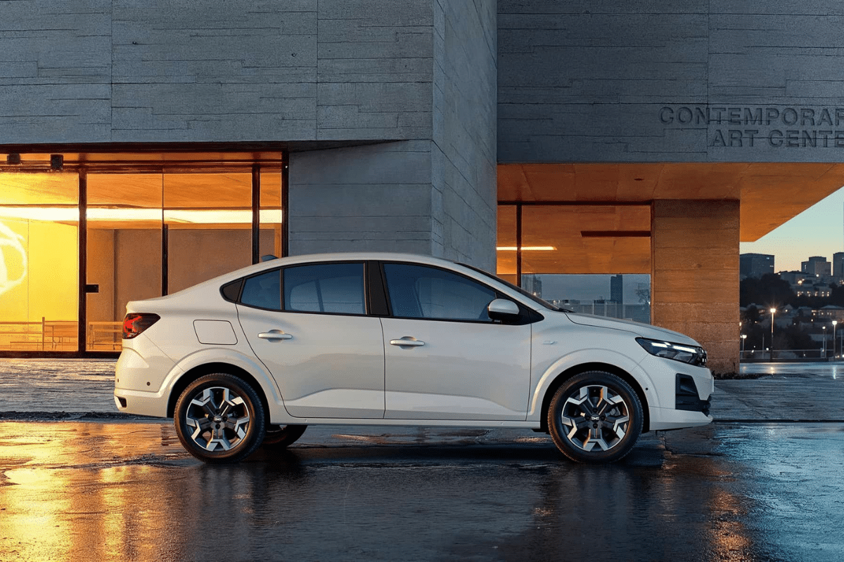 Dacia Logan restylée vu de profil