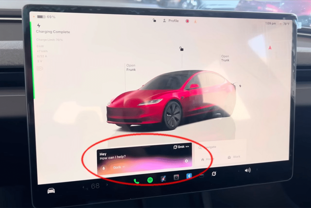 Grok arrive dans les Tesla européennes : navigation, alertes, modes “adultes”… ce que l’on sait