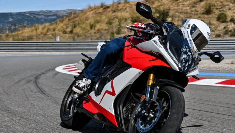 Mash sort l’artillerie lourde à Lyon : scooters, 125 et 750 au programme