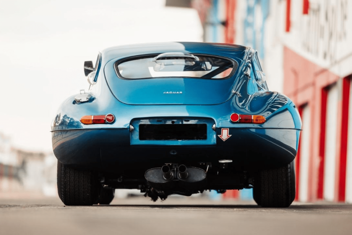 JAGUAR Type E Semi Lightweight - 1963 vue de derrière
