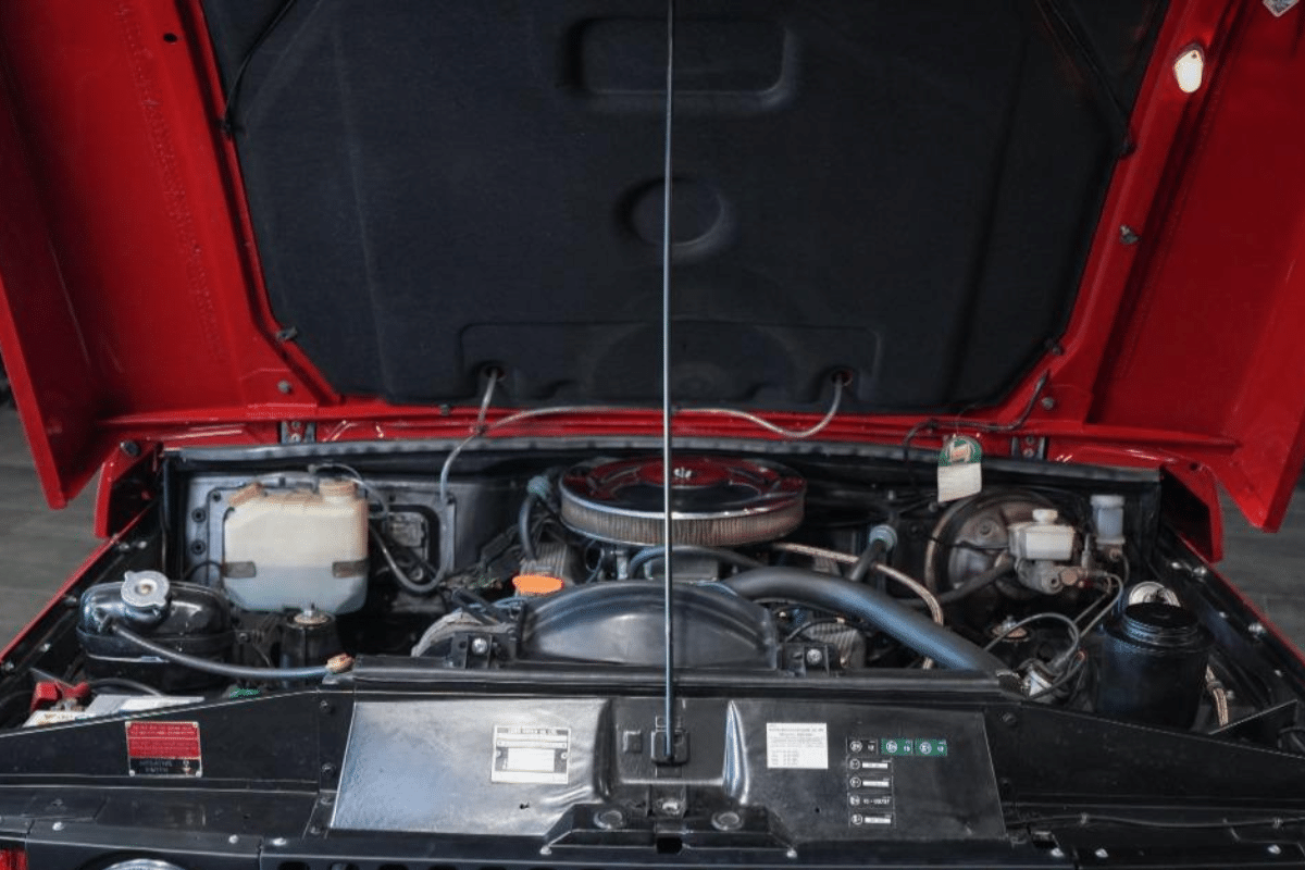 LAND ROVER Range Rover Classic V8 - 1984 vue du moteur