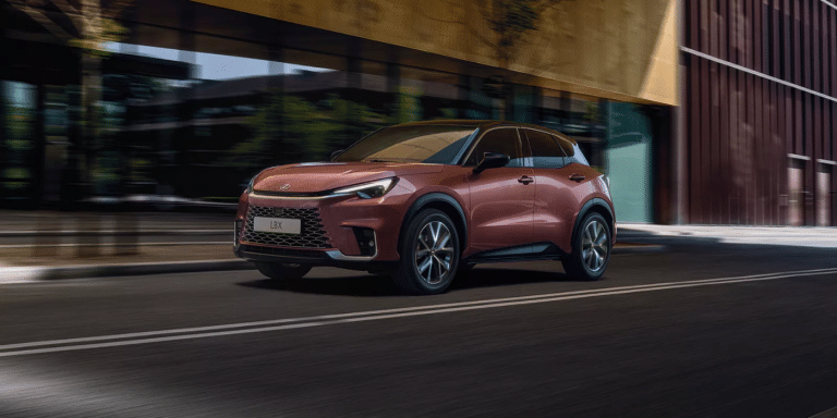 Ce SUV de 4,19 m n’a aucun rival en France : luxe, hybridation et 4,5 L/100 km seulement