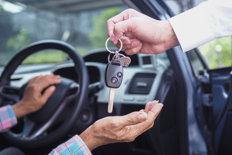 Location de voiture : la Cour de cassation juge abusive cette clause qui faisait payer les pannes aux locataires
