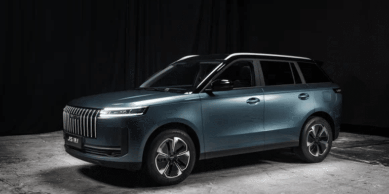 Une nouvelle marque chinoise arrive en France avec 7 ans de garantie et un SUV hybride étonnant