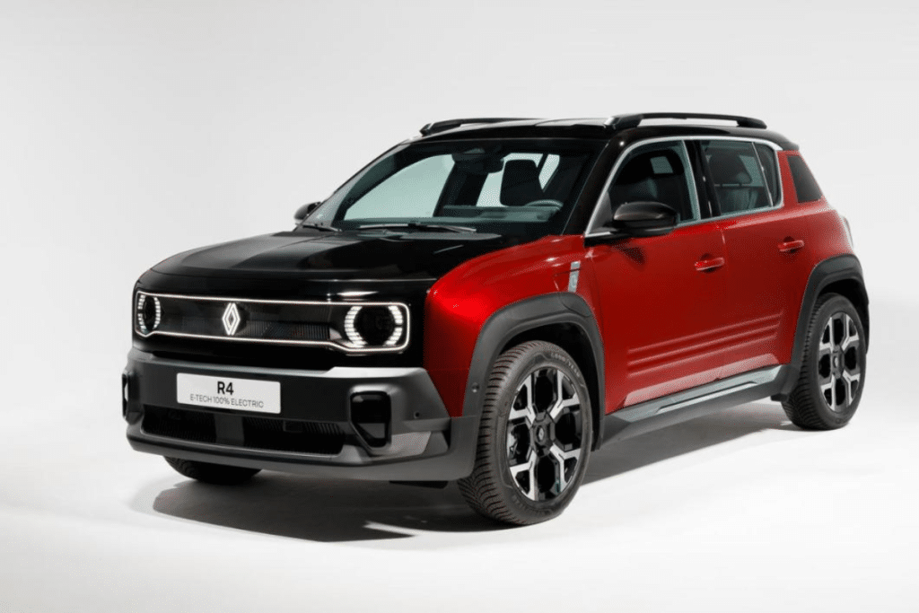 Avec 4 l/100 km et un vrai coffre, la Renault 4 de 2026 pourrait tout changer pour les familles