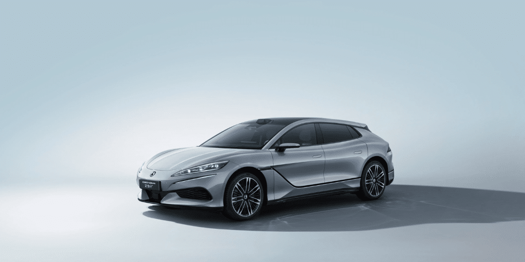 Recharge en 5 minutes, 800 km d’autonomie : la Denza Z9GT arrive en Europe avec une promesse énorme