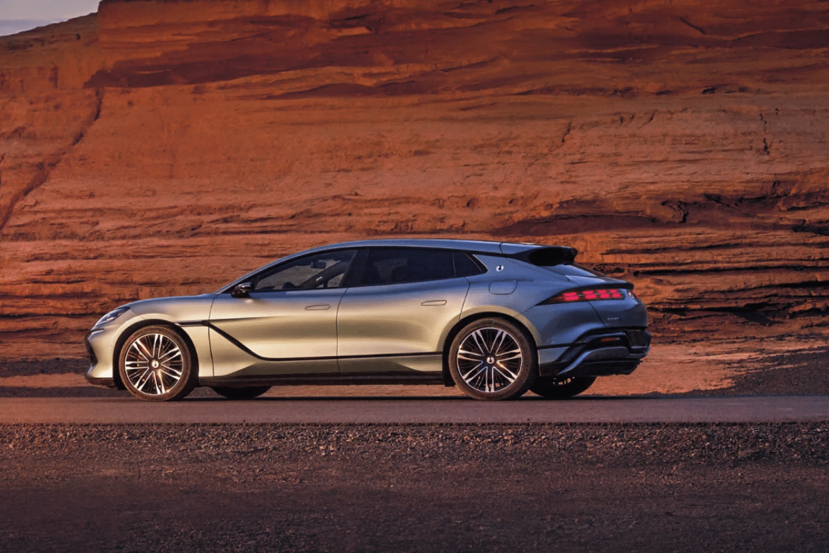 Denza Z9GT vu de profil