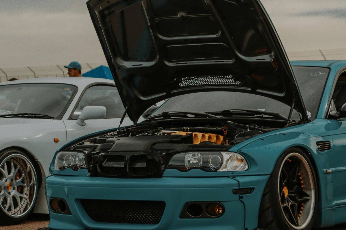 Voitures électriques et thermiques