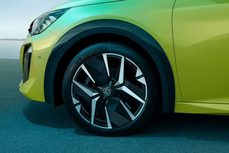 Roue de secours : ce choix de Peugeot et Citroën fait grincer des dents