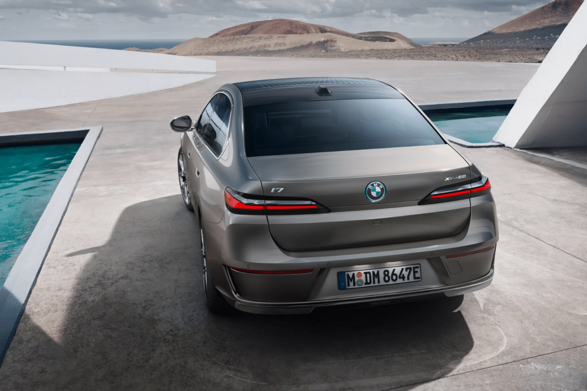 BMW i7 restylée vue arrière