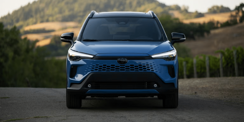 Toyota prépare un tournant majeur : la Corolla Cross pourrait devenir 100 % hybride
