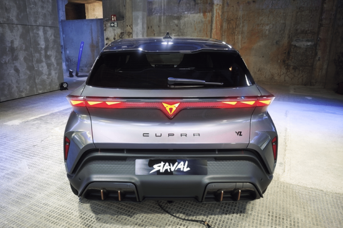 Cupra Raval vue de derrière