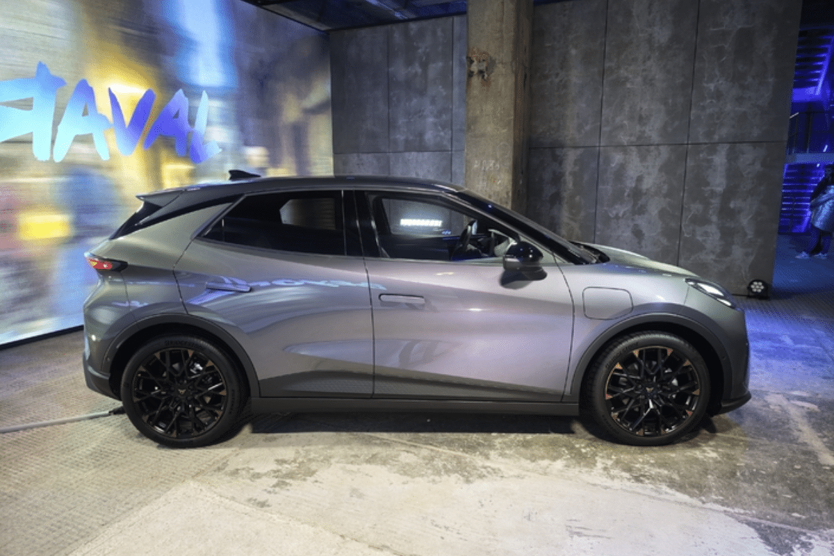 Cupra Raval vue de profil