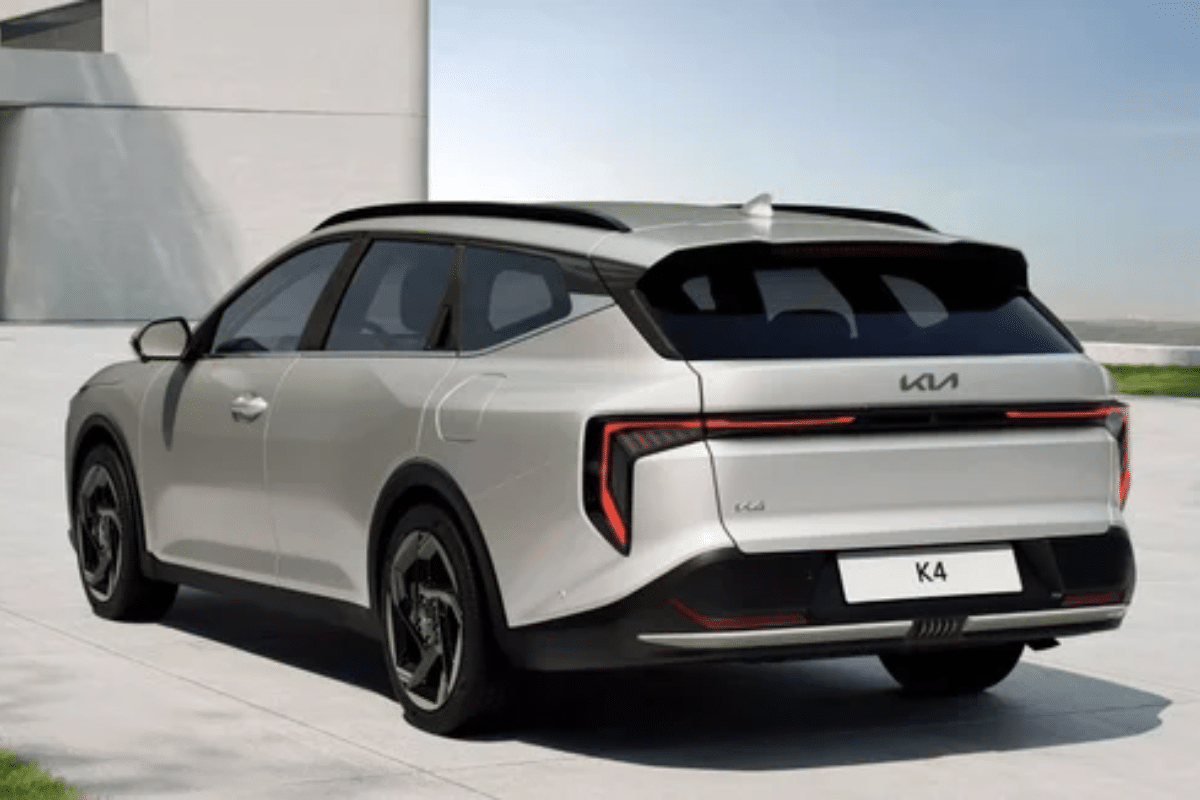 Kia K4 2027 vue de derrière