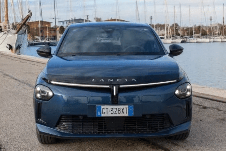 Leasing social 2026 : la Lancia Ypsilon est plus chère que la Peugeot e-208, mais est-ce vraiment un problème ?