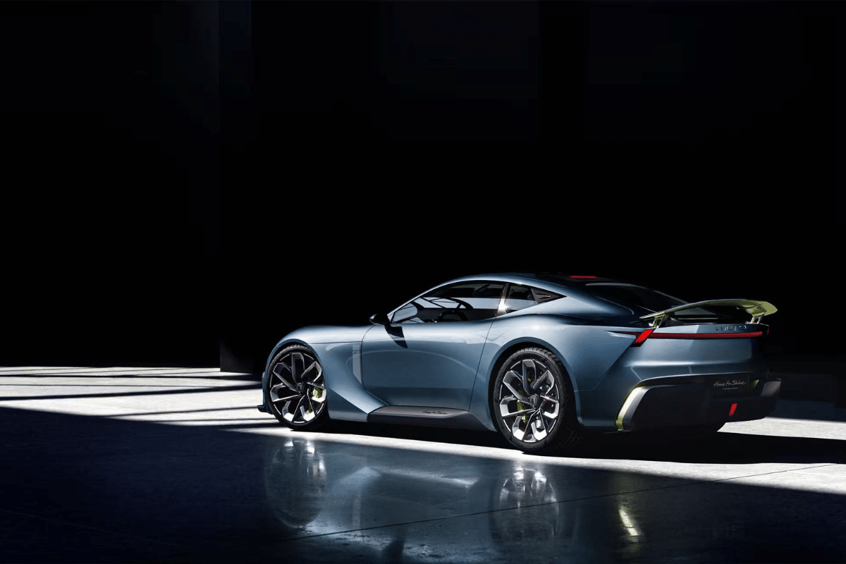 GT 2+2 vue de profil