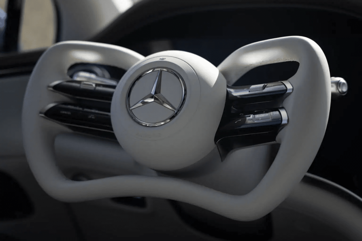 Volant yoke