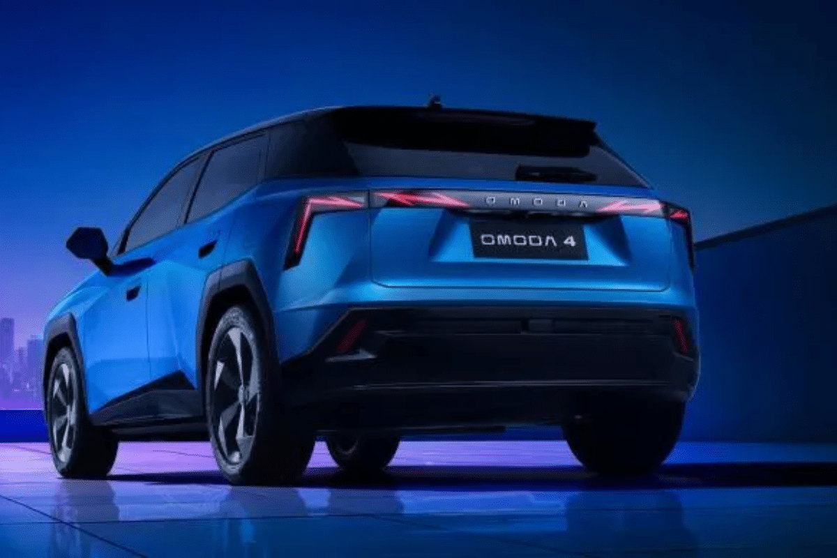 Omoda 4 (2026) vue de derrière