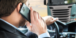 Téléphone au volant : dès vendredi, le permis suspendu dans ces 4 départements