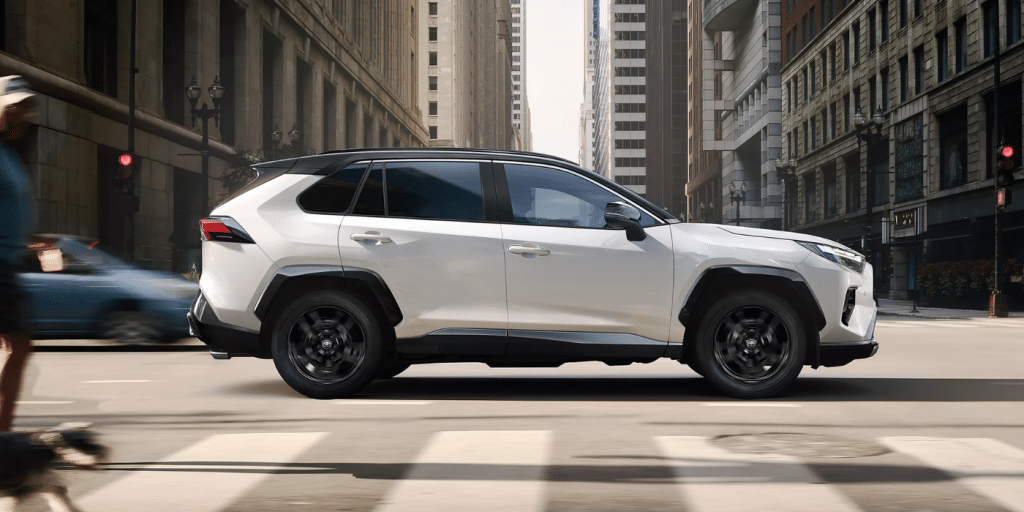 Toyota RAV4 : le SUV le plus vendu en France opère un changement radical qui va surprendre