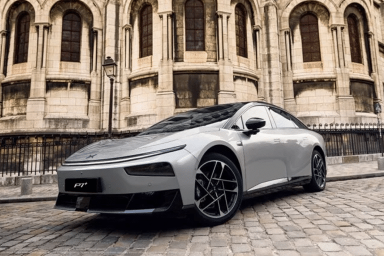 XPENG P7+ : la berline électrique qui redéfinit le luxe avec recharge en 12 min et équipements de série bluffants