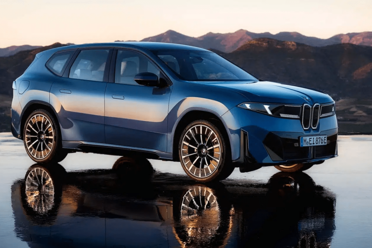 BMW iX3 vue de profil