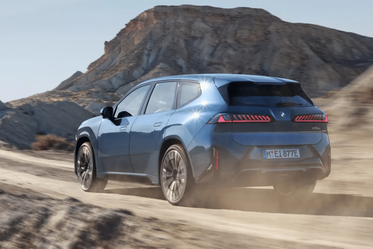 BMW iX3 xDrive50 vue arrière