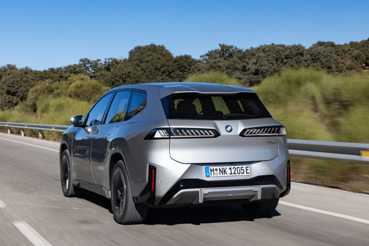 BMW iX5 vue arrière
