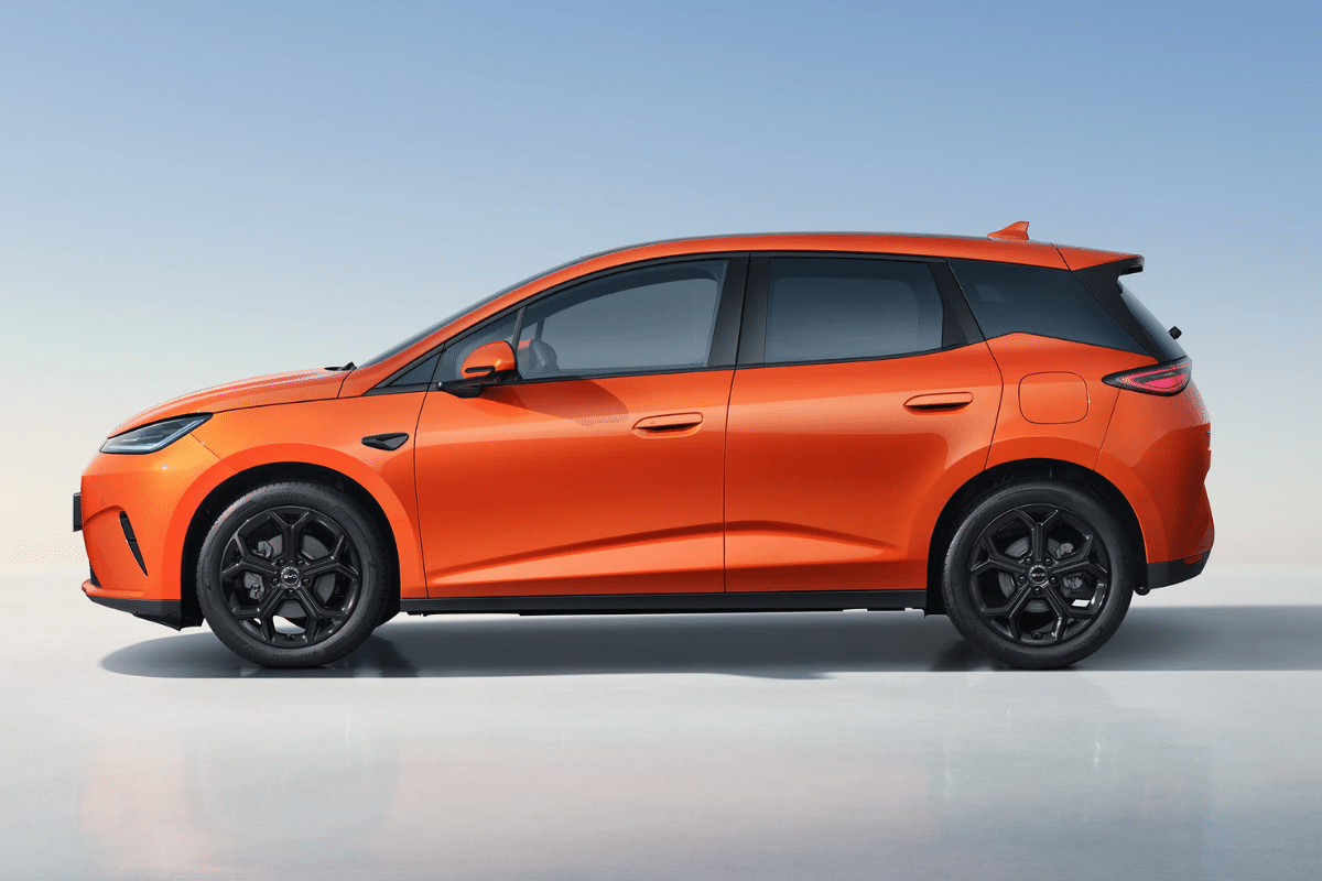 BYD Dolphin G DM-i vue de profil