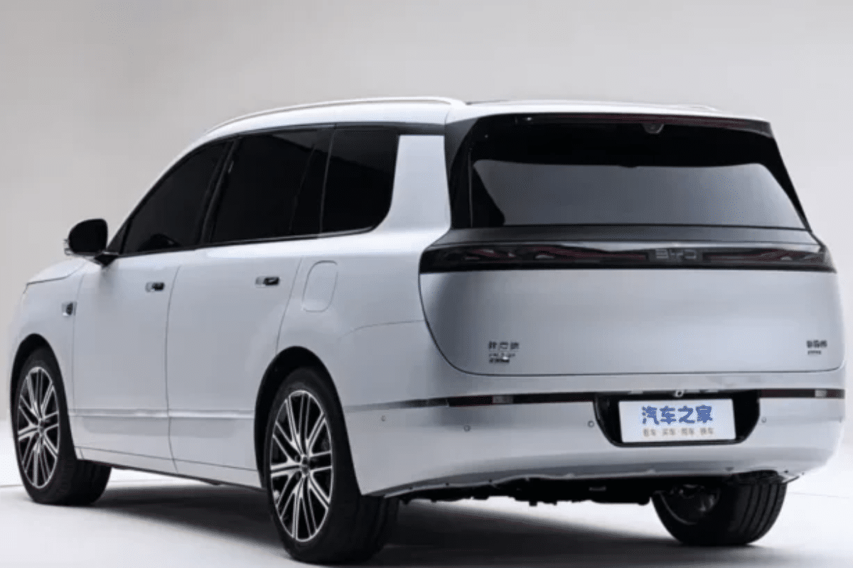 BYD Sealion 08 vue arrière