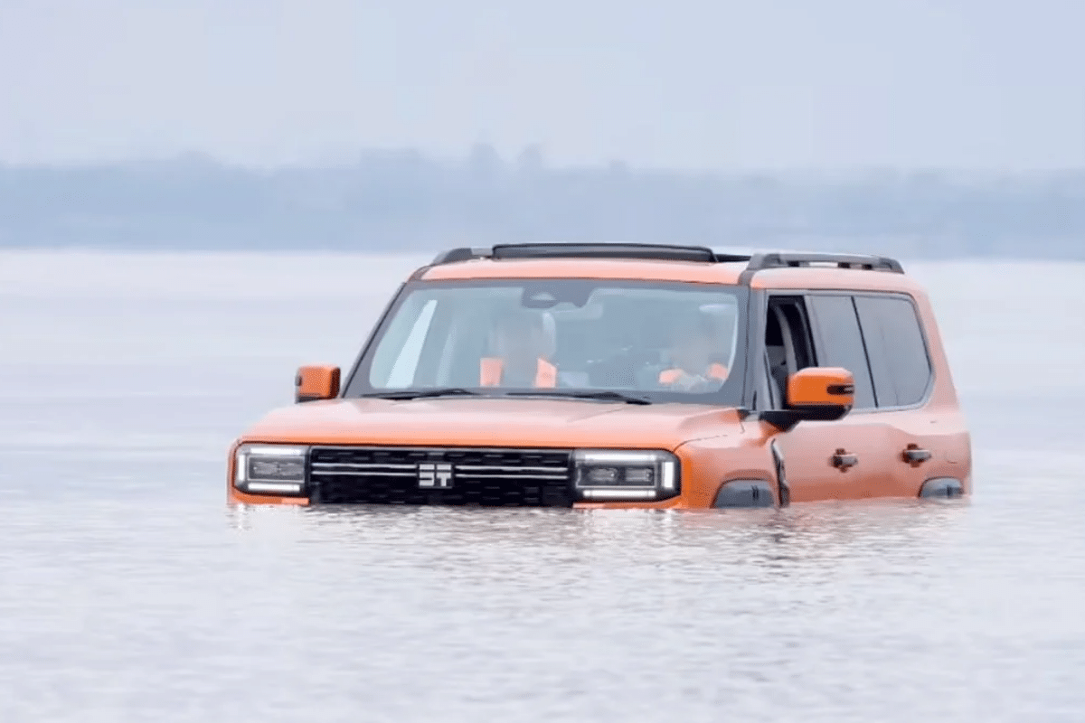 Chery Jetour G700 dans l'eau
