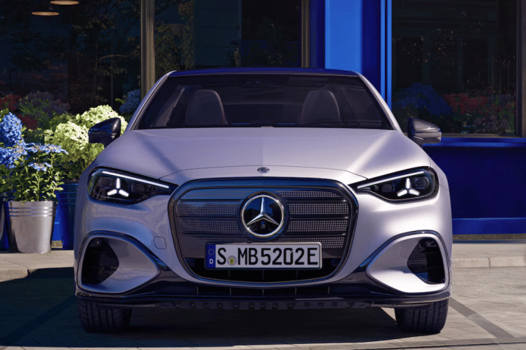 Elle promet 762 km mais mesure désormais 4,88 m, la Mercedes Classe C électrique joue gros pour reconquérir la France
