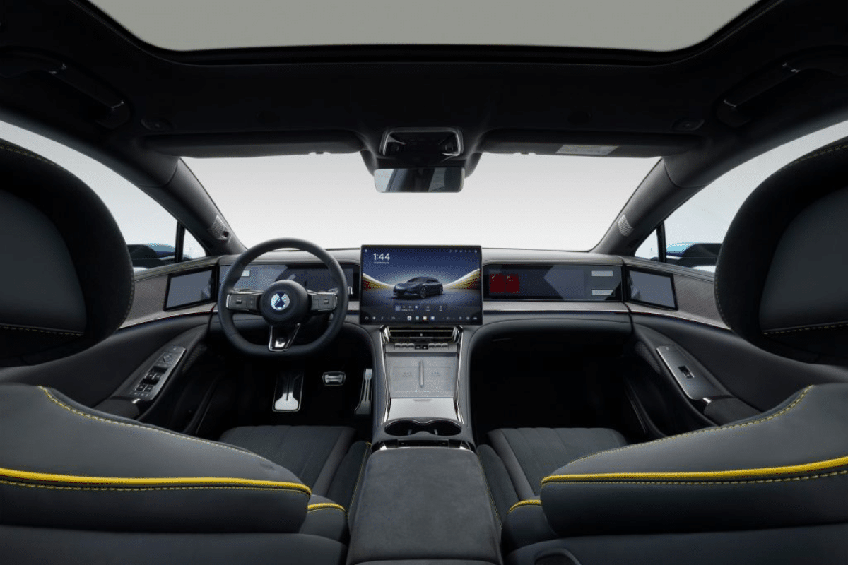 Denza Z9 GT (1 156 ch) vue du volant