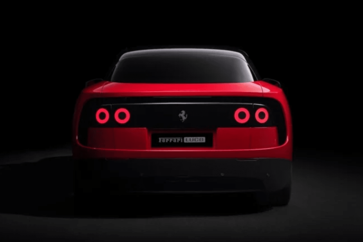 Ferrari Luce vue de derrière