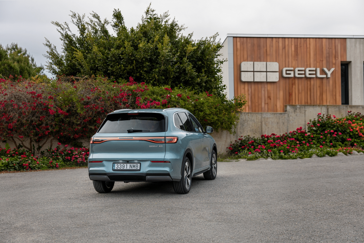 Geely en France vue de derrière
