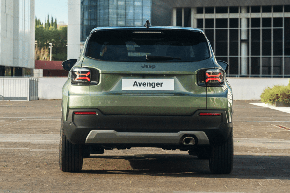 Jeep Avenger restylé vue arrière