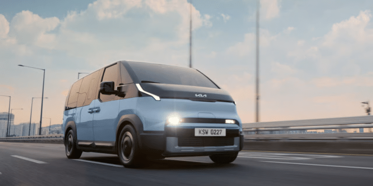 Kia PV5 (2026) : que vaut vraiment ce “sumo coréen” qui ne passe pas inaperçu ?