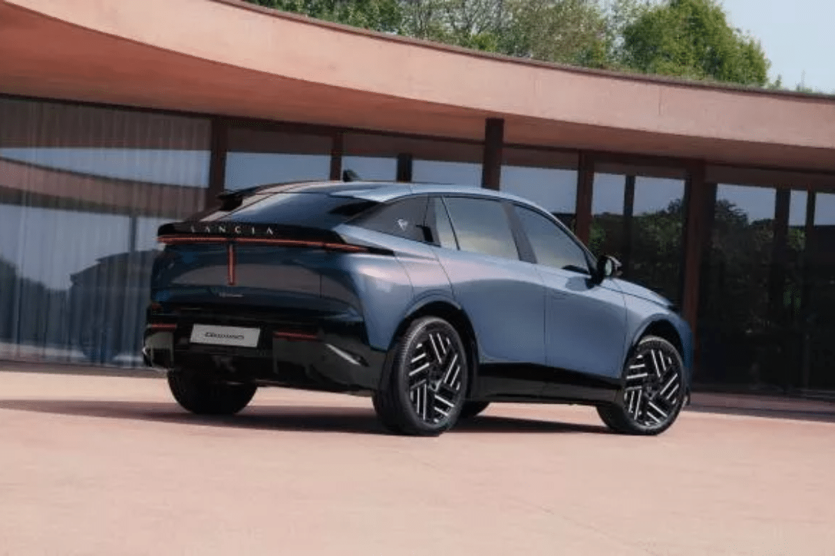 Lancia Gamma (2027) vue de derrière