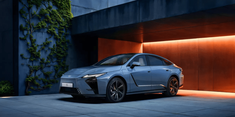 Lexus ES 2026 : pourquoi son approche du luxe intrigue déjà les constructeurs premium