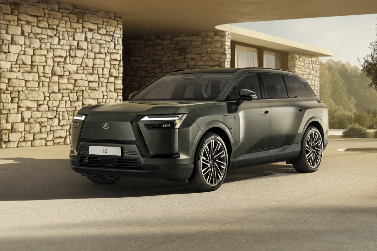 Lexus TZ vue de face