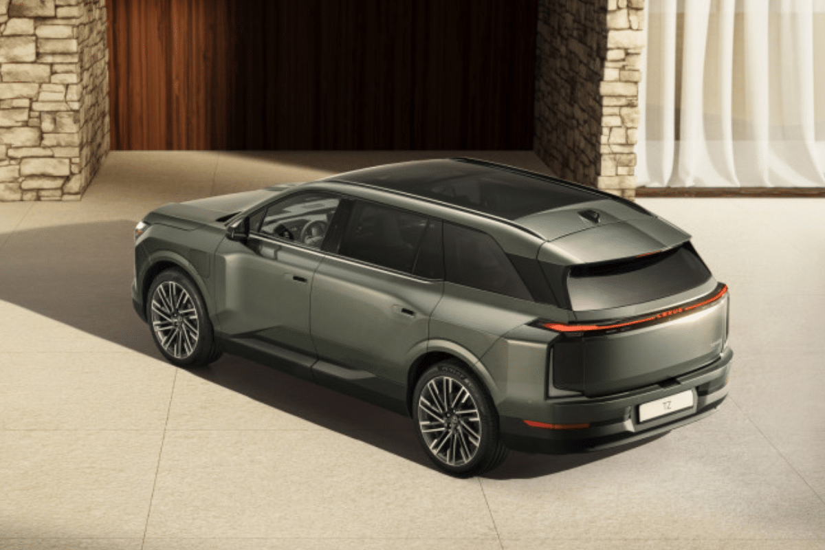 Lexus TZ vue de profil