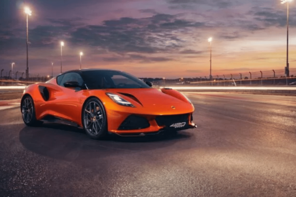 Lotus Emira 420 Sport vue de face