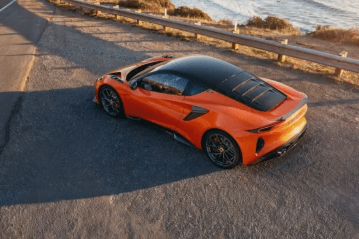 Lotus Emira 420 Sport vue de profil
