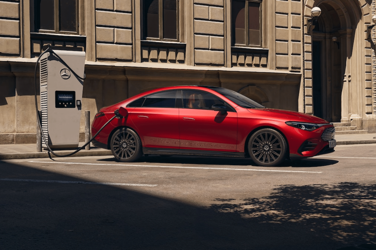 Mercedes CLA électrique vue de profil
