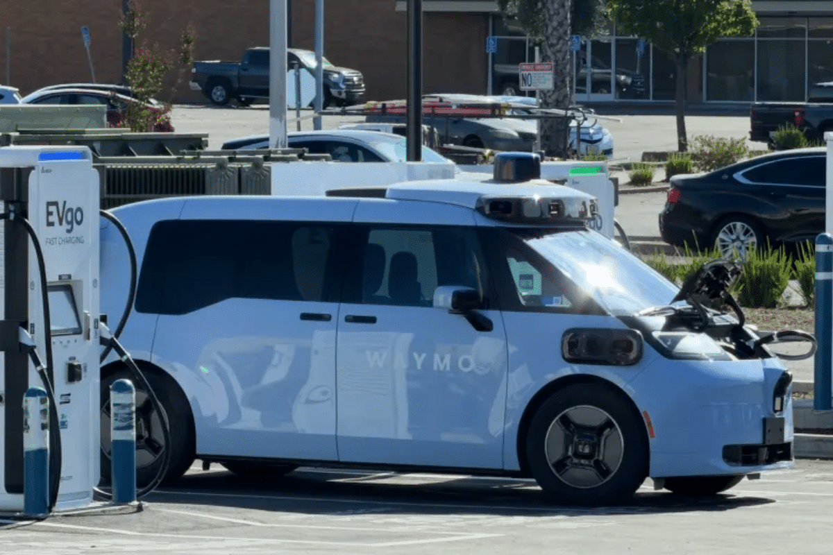 Waymo Ojai charge rapide