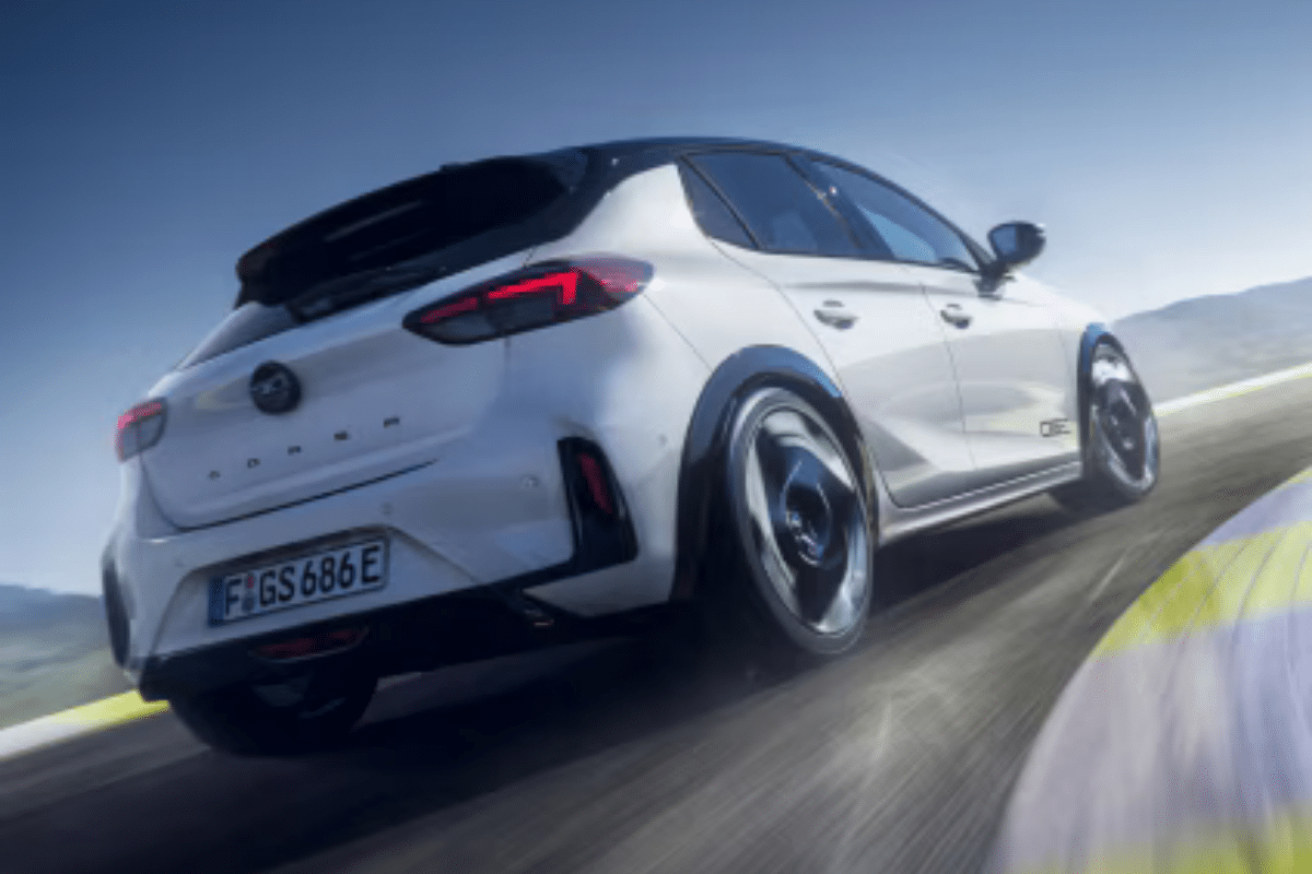 Opel Corsa GSE vue arrière