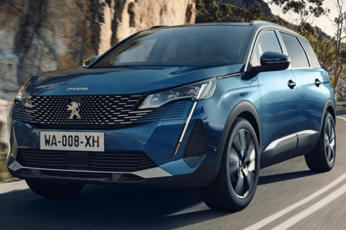 Peugeot 5008 PureTech 136 ch vue de face