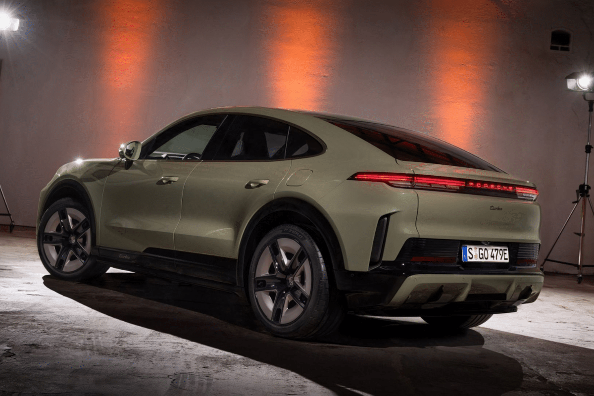 Porsche Cayenne Coupe Electric vue de derrière