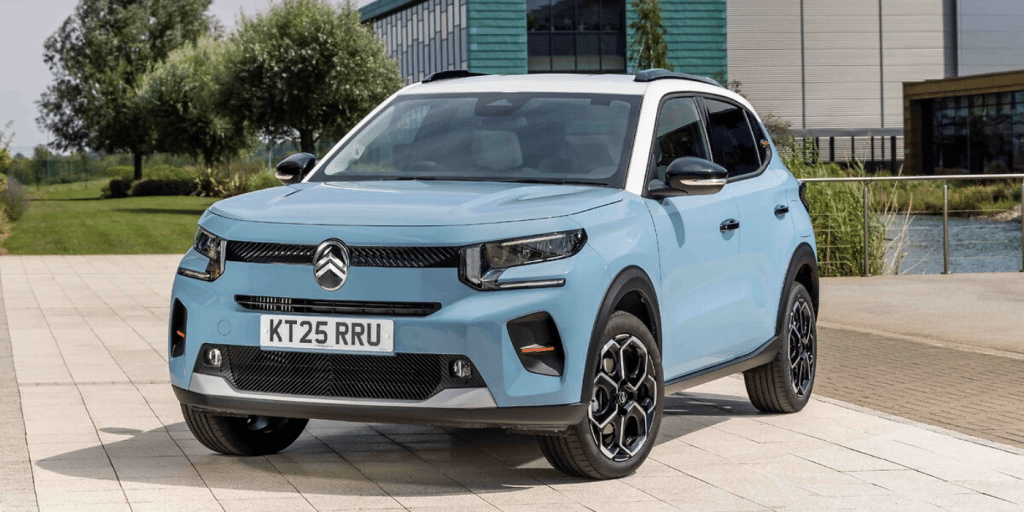 12 voitures électriques à 94 €/mois : Stellantis va relancer le leasing social en 2026