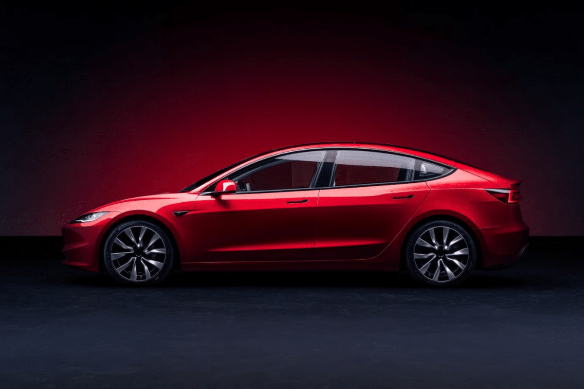 Tesla Model 3 vue de profil